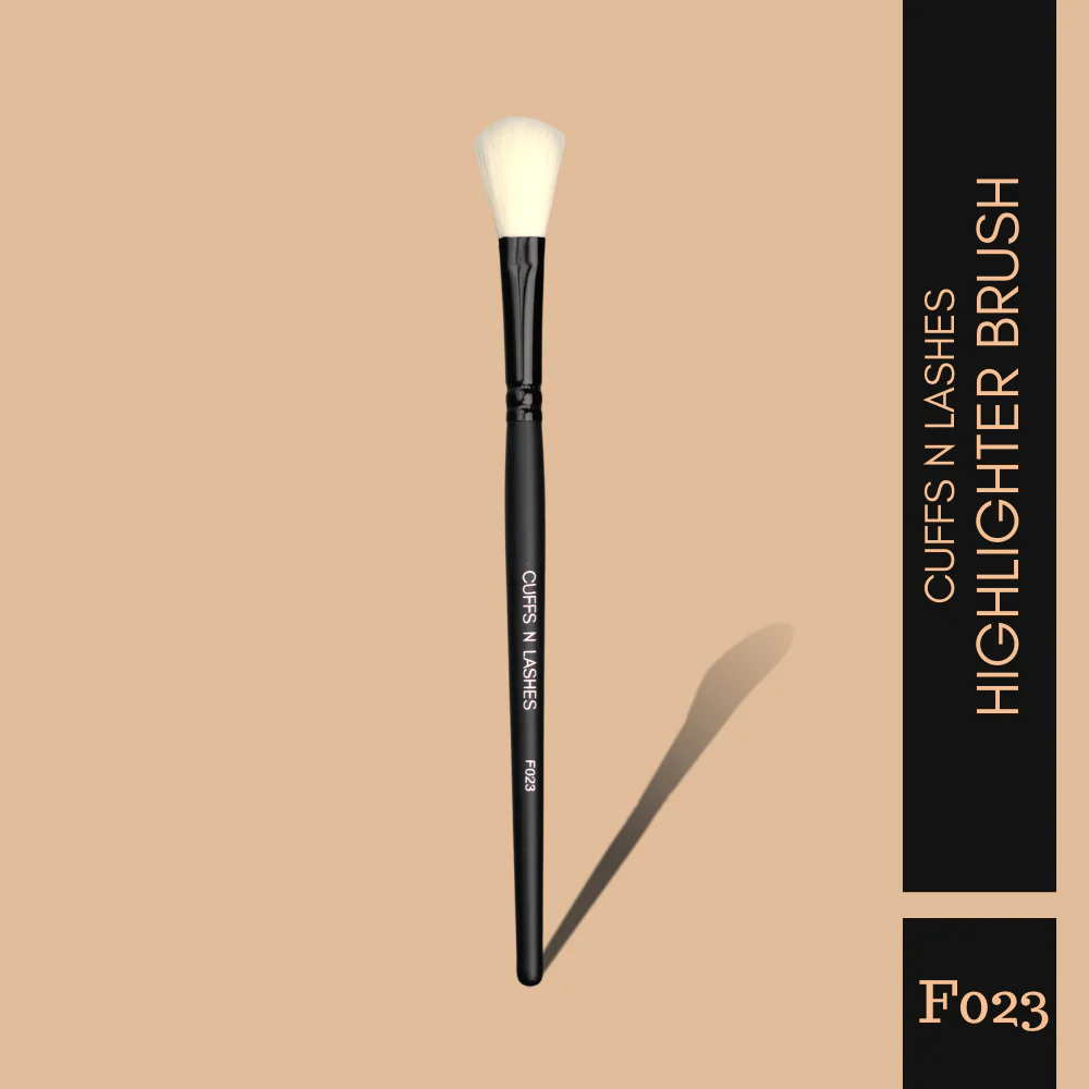 Cuffs N Lashes Makup Brush, F023 Highlighter Brush - Image 3
